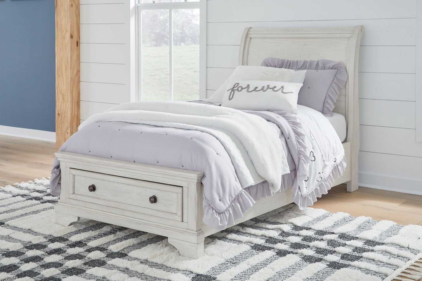 Robbinsdale - Sleigh Bed