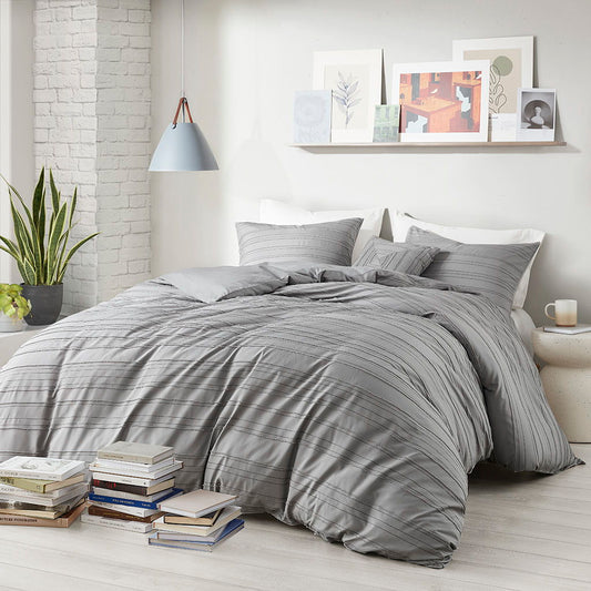 Oliver - Cationic Dyed Clip Jacquard Duvet Cover Set With Throw Pillow - Gray