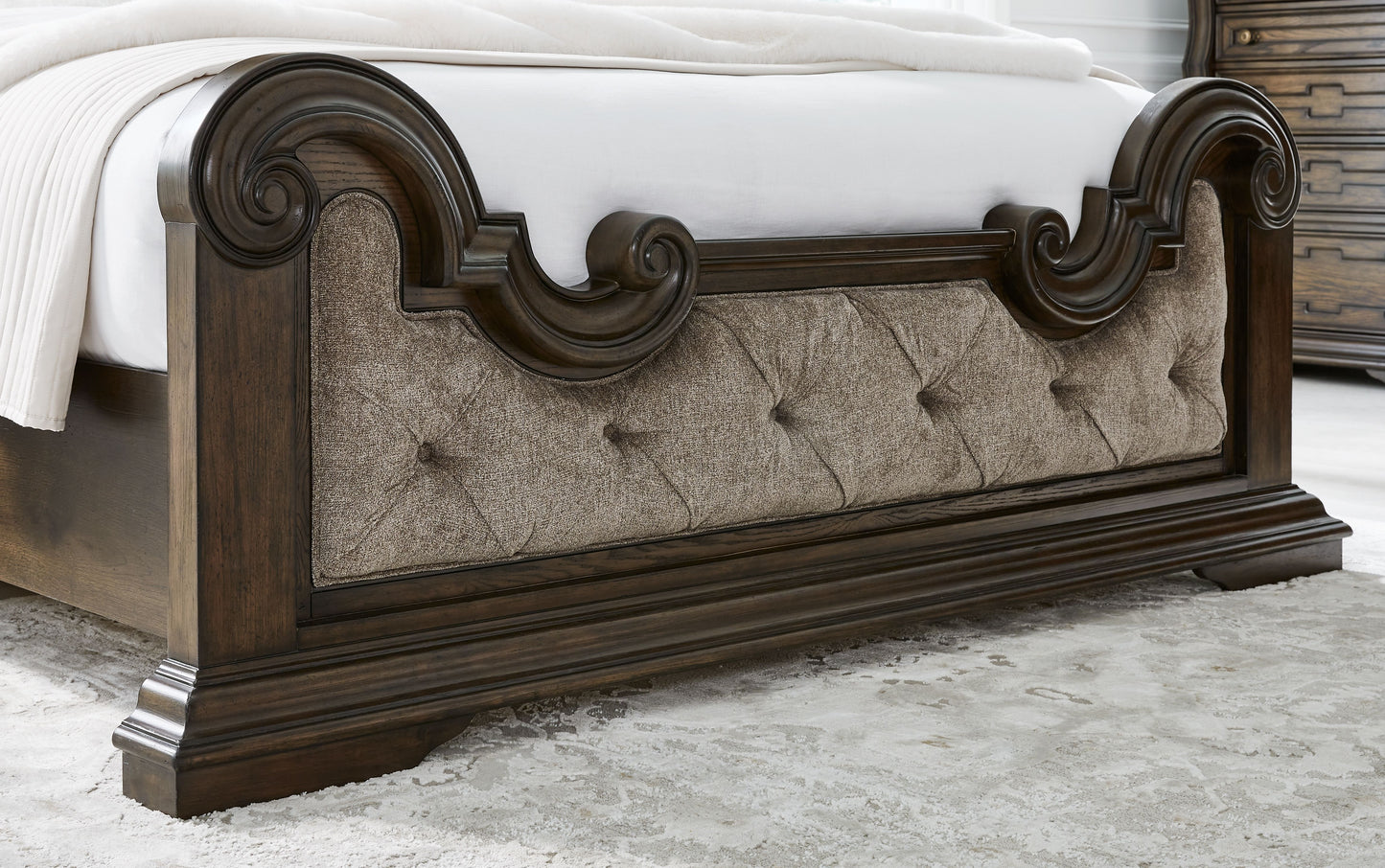 Maylee - Upholstered Bed